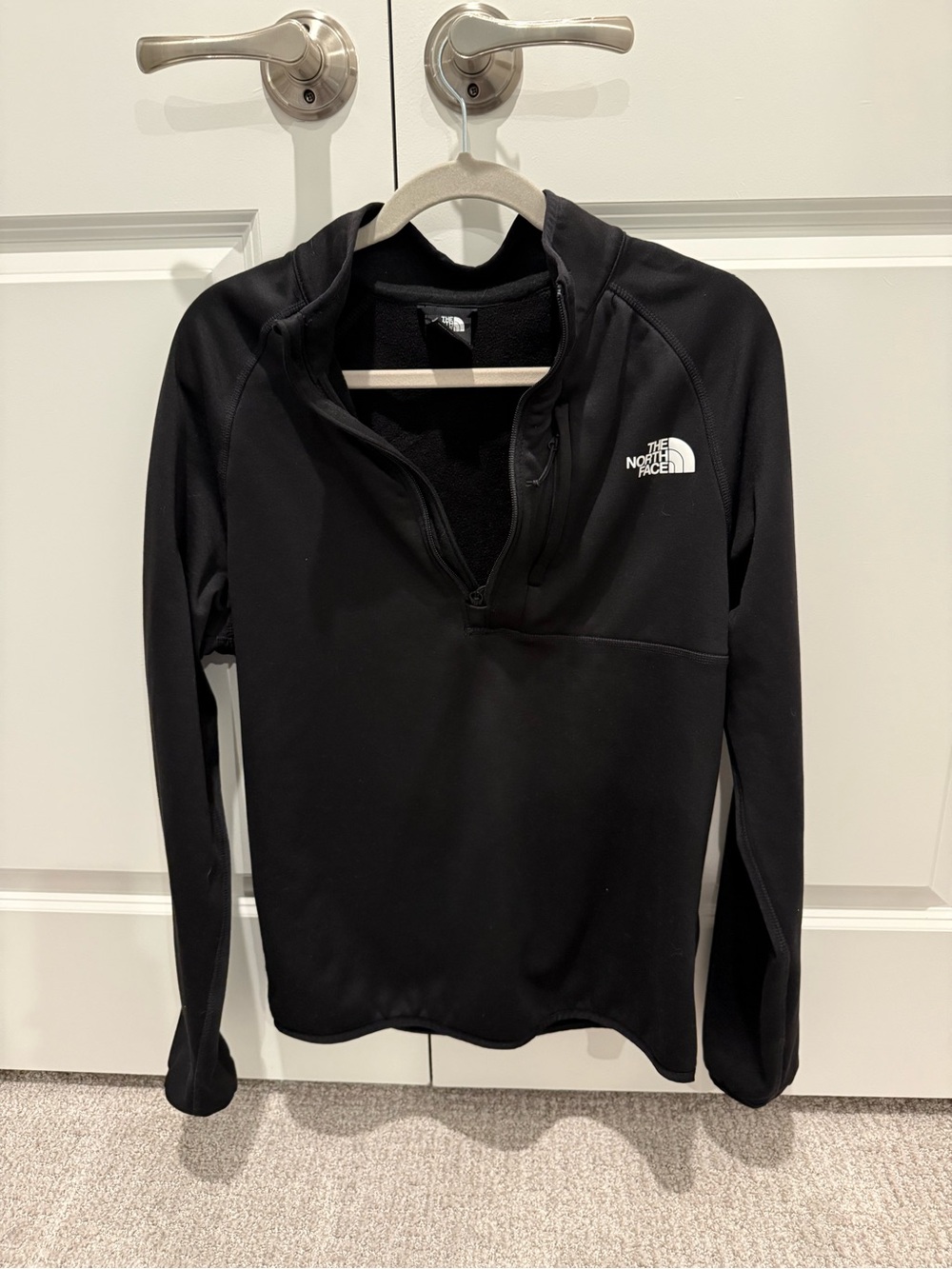 The North Face Men’s Black Quarter-Zip Fleece Pullover